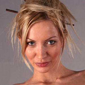em2uwd080622 von metart